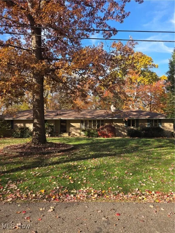 Ranch-style home featuring a front yard