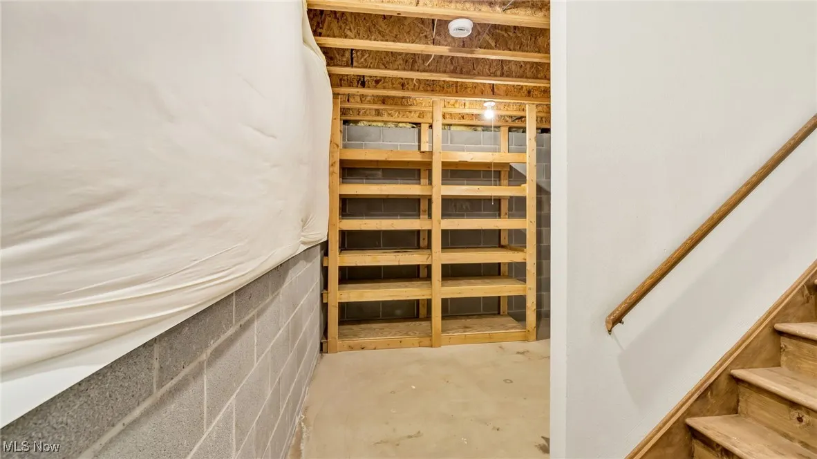 Staircase with concrete flooring