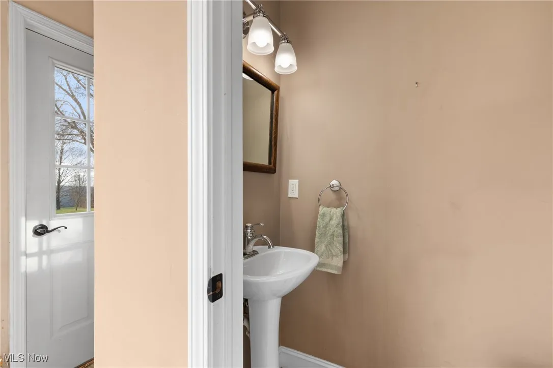 1/2 bath in attached garage