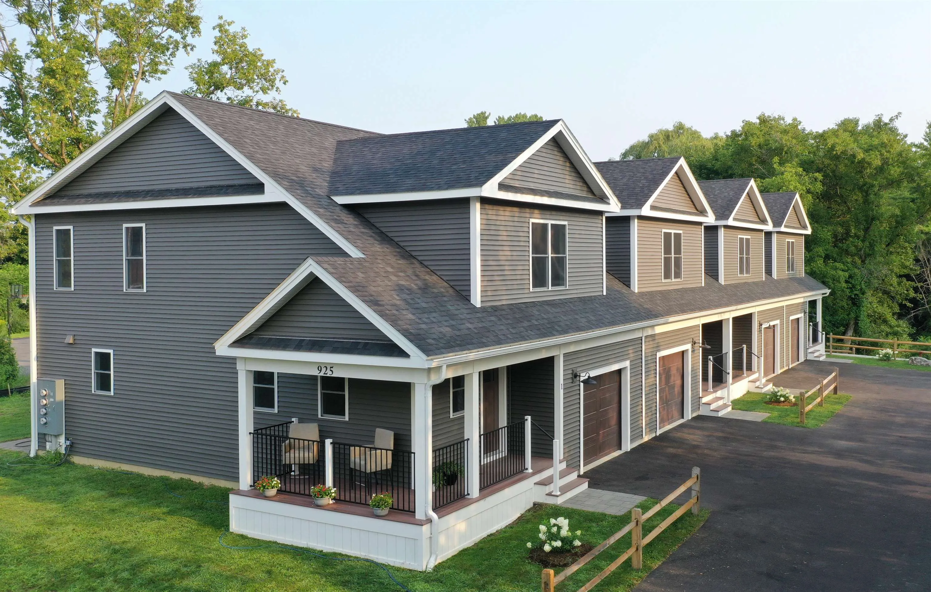925 Falls Road, Shelburne