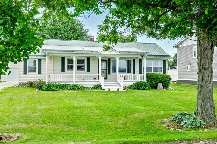 2603 West Shore Road, Isle La Motte, Vt 05463, 2 Bedrooms Bedrooms, ,2 BathroomsBathrooms,Residential,For Sale,West Shore,5004739