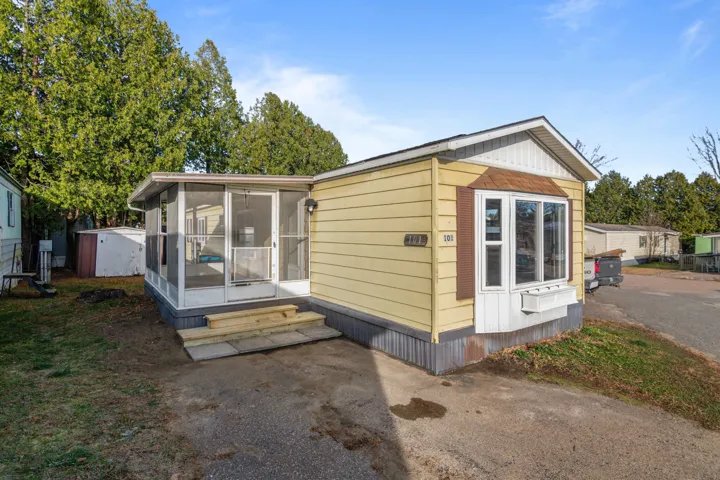 101 6th Street, Colchester, Vt 05446, 2 Bedrooms Bedrooms, ,1 BathroomBathrooms,Residential,For Sale,6th,5022271