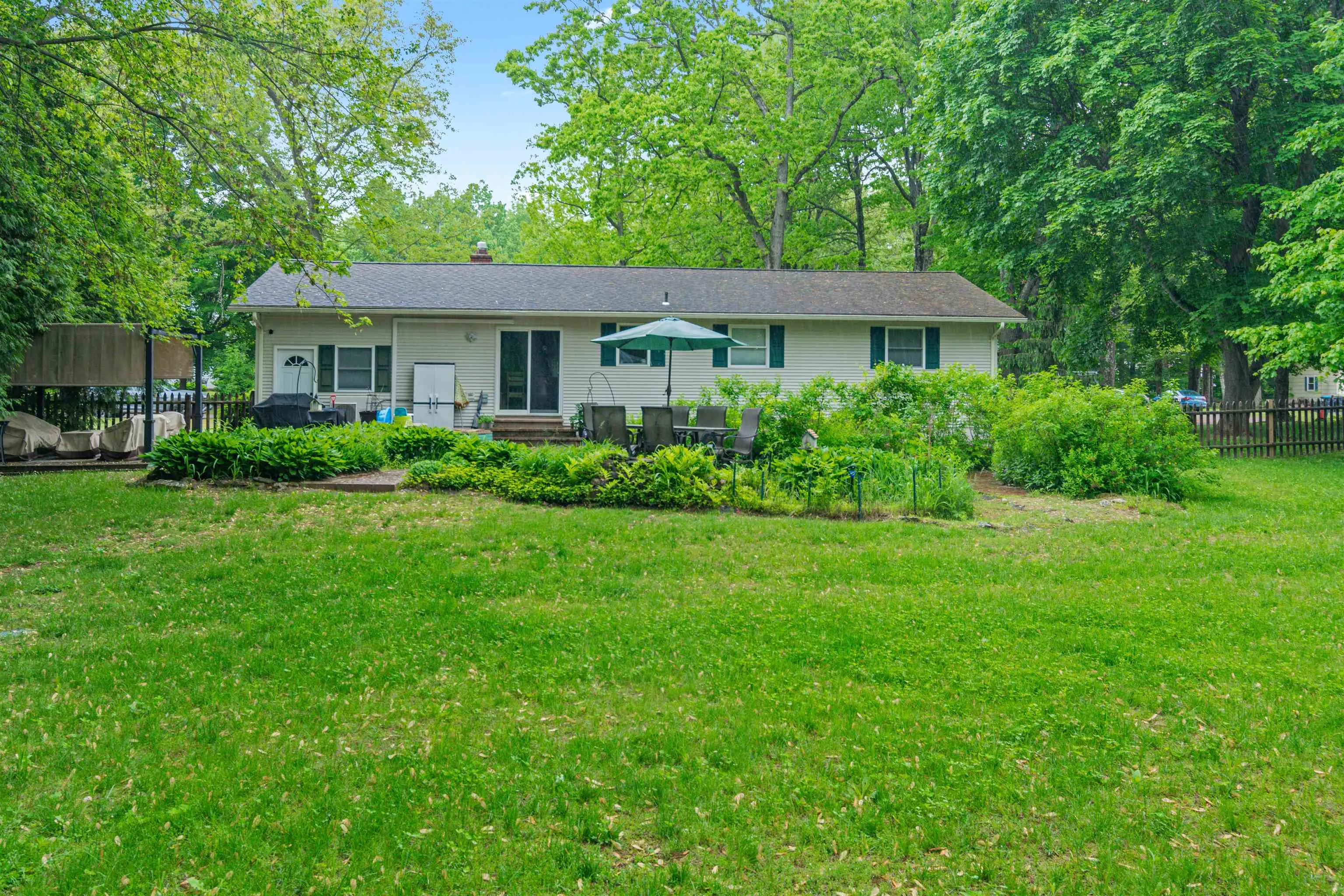 30 Canyon Estates Drive, Colchester, VT 05446, 3 Bedrooms Bedrooms, ,2 BathroomsBathrooms,Residential,For Sale,Canyon Estates,5044111