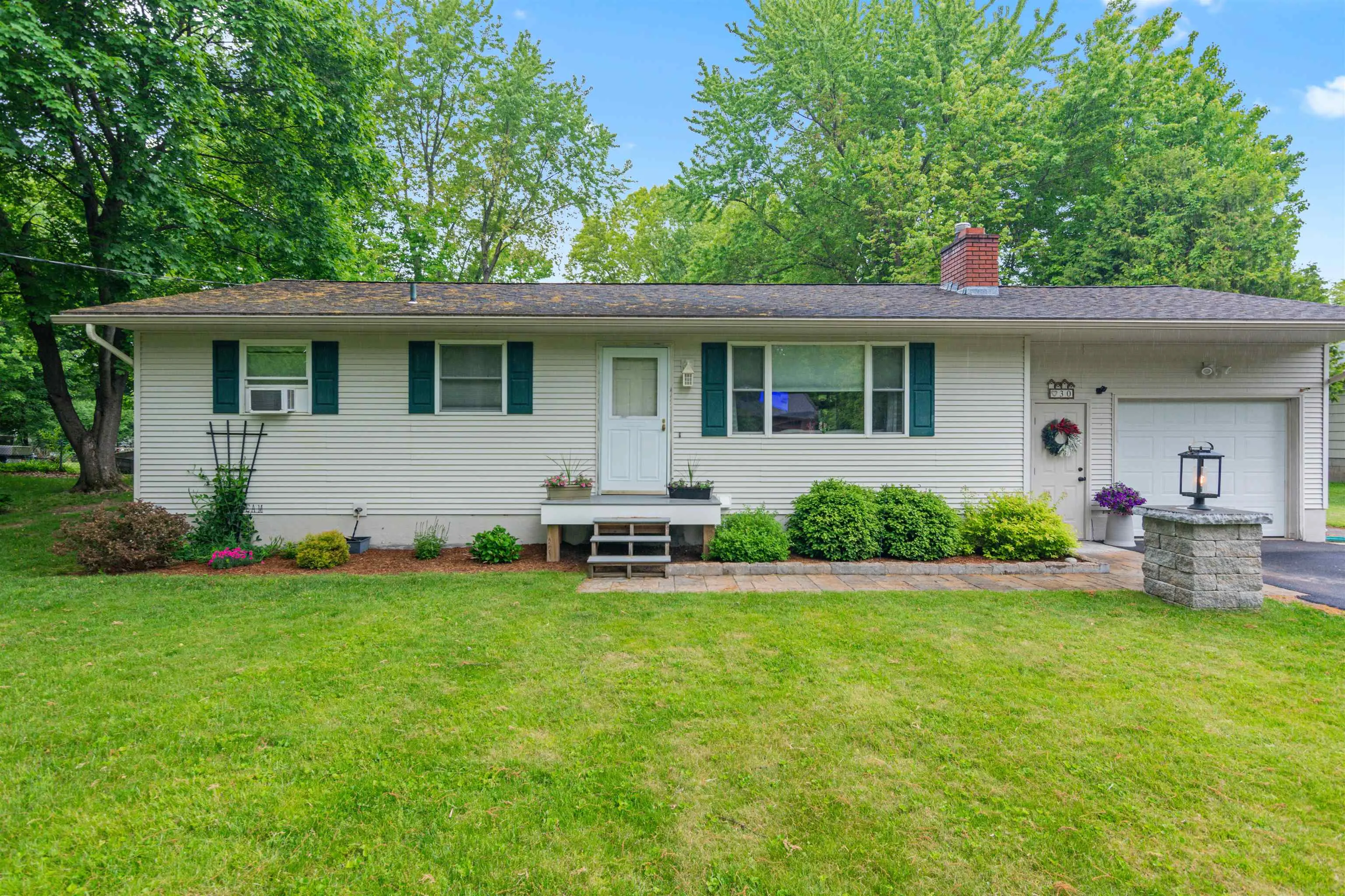 30 Canyon Estates Drive, Colchester, VT 05446, 3 Bedrooms Bedrooms, ,2 BathroomsBathrooms,Residential,For Sale,Canyon Estates,5044111