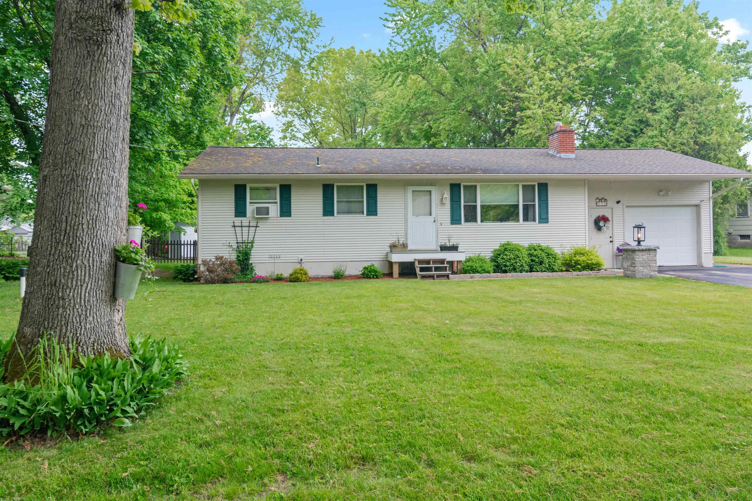 30 Canyon Estates Drive, Colchester, VT 05446, 3 Bedrooms Bedrooms, ,2 BathroomsBathrooms,Residential,For Sale,Canyon Estates,5044111