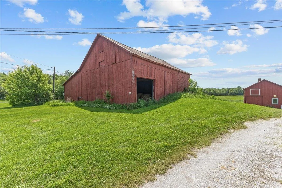 57 Pearl Street, Grand Isle, VT 05458, 4 Bedrooms Bedrooms, ,2 BathroomsBathrooms,Residential,For Sale,Pearl,5044978