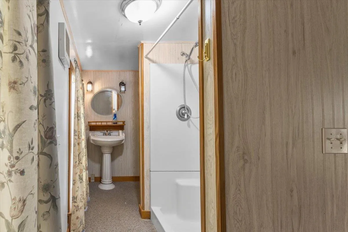 57 Pearl Street, Grand Isle, VT 05458, 4 Bedrooms Bedrooms, ,2 BathroomsBathrooms,Residential,For Sale,Pearl,5044978