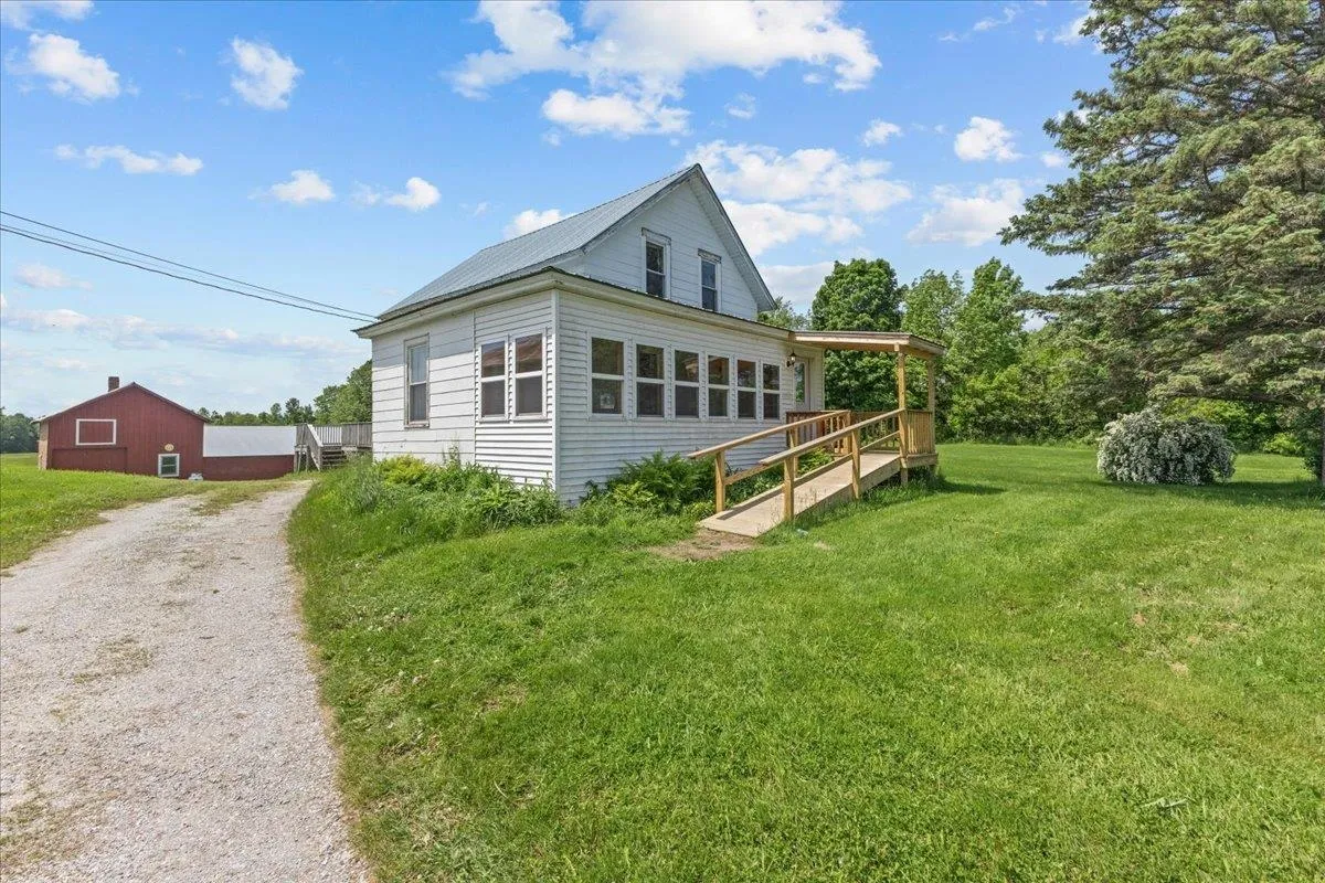 57 Pearl Street, Grand Isle, VT 05458, 4 Bedrooms Bedrooms, ,2 BathroomsBathrooms,Residential,For Sale,Pearl,5044978