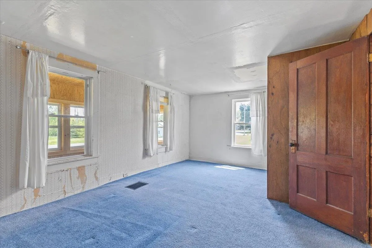 57 Pearl Street, Grand Isle, VT 05458, 4 Bedrooms Bedrooms, ,2 BathroomsBathrooms,Residential,For Sale,Pearl,5044978