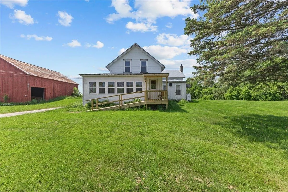57 Pearl Street, Grand Isle, VT 05458, 4 Bedrooms Bedrooms, ,2 BathroomsBathrooms,Residential,For Sale,Pearl,5044978