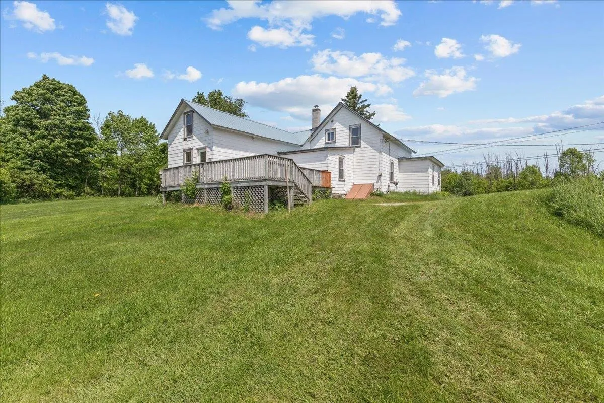 57 Pearl Street, Grand Isle, VT 05458, 4 Bedrooms Bedrooms, ,2 BathroomsBathrooms,Residential,For Sale,Pearl,5044978