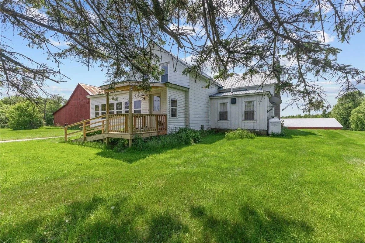 57 Pearl Street, Grand Isle, VT 05458, 4 Bedrooms Bedrooms, ,2 BathroomsBathrooms,Residential,For Sale,Pearl,5044978