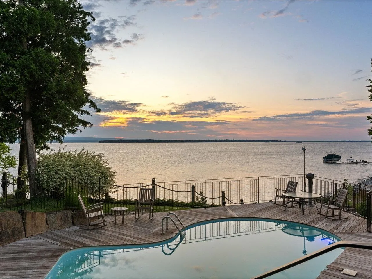 565-567 West Shore Road, South Hero, VT 05486, 4 Bedrooms Bedrooms, ,6 BathroomsBathrooms,Residential,For Sale,West Shore,5045475