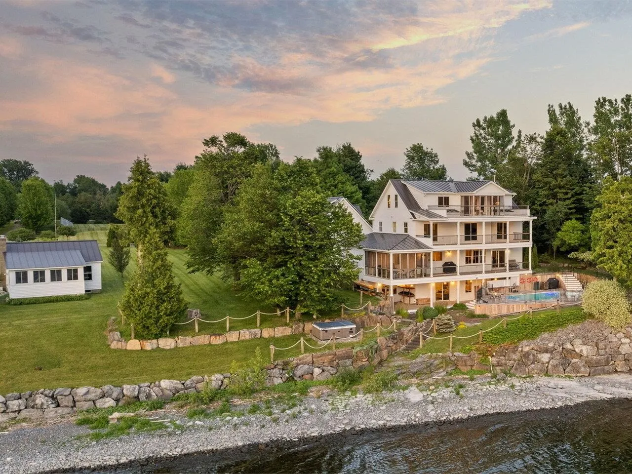 565-567 West Shore Road, South Hero, VT 05486, 4 Bedrooms Bedrooms, ,6 BathroomsBathrooms,Residential,For Sale,West Shore,5045475