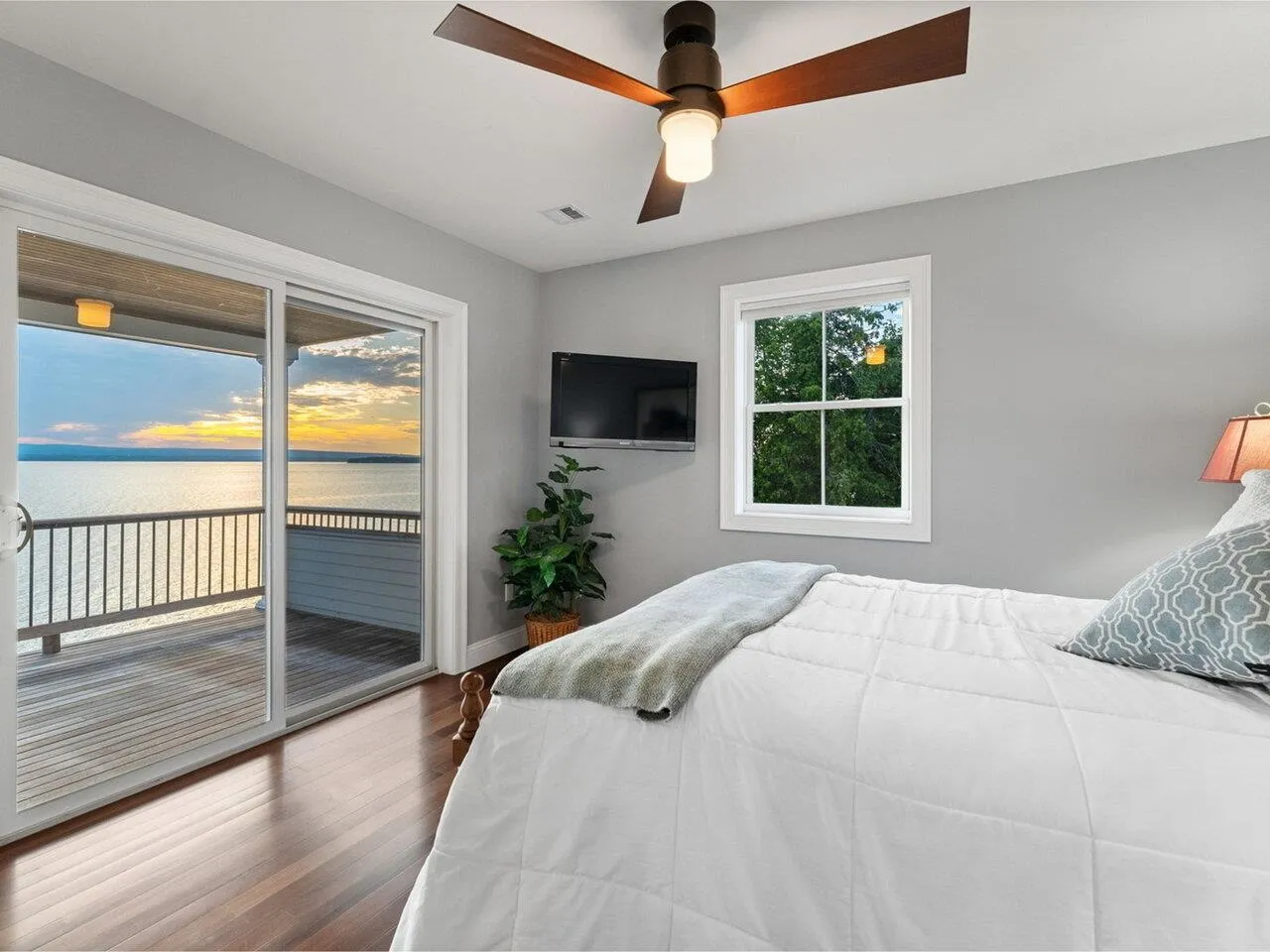 565-567 West Shore Road, South Hero, VT 05486, 4 Bedrooms Bedrooms, ,6 BathroomsBathrooms,Residential,For Sale,West Shore,5045475