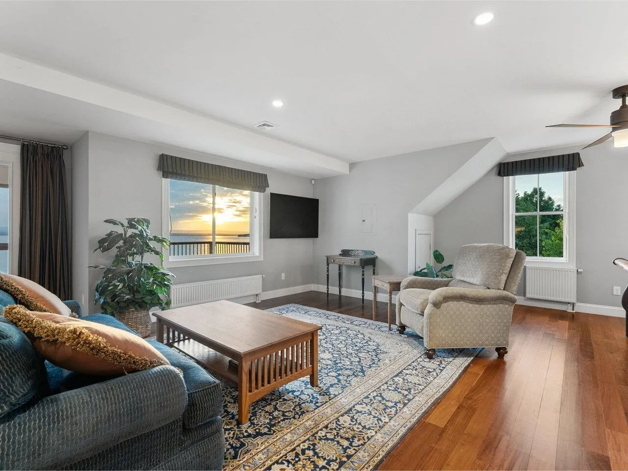 565-567 West Shore Road, South Hero, VT 05486, 4 Bedrooms Bedrooms, ,6 BathroomsBathrooms,Residential,For Sale,West Shore,5045475