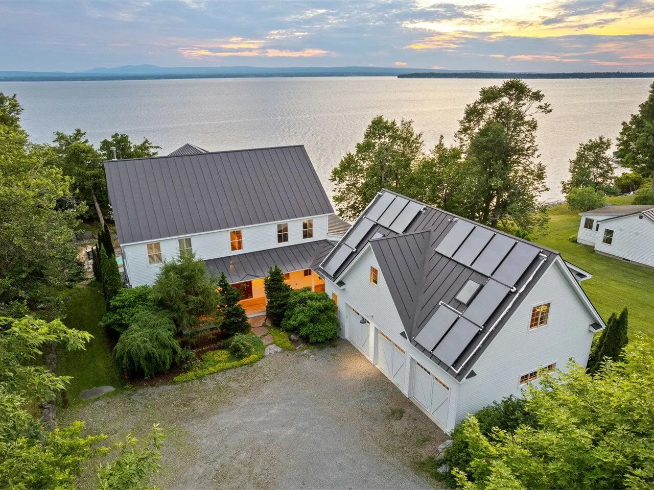 565-567 West Shore Road, South Hero, VT 05486, 4 Bedrooms Bedrooms, ,6 BathroomsBathrooms,Residential,For Sale,West Shore,5045475