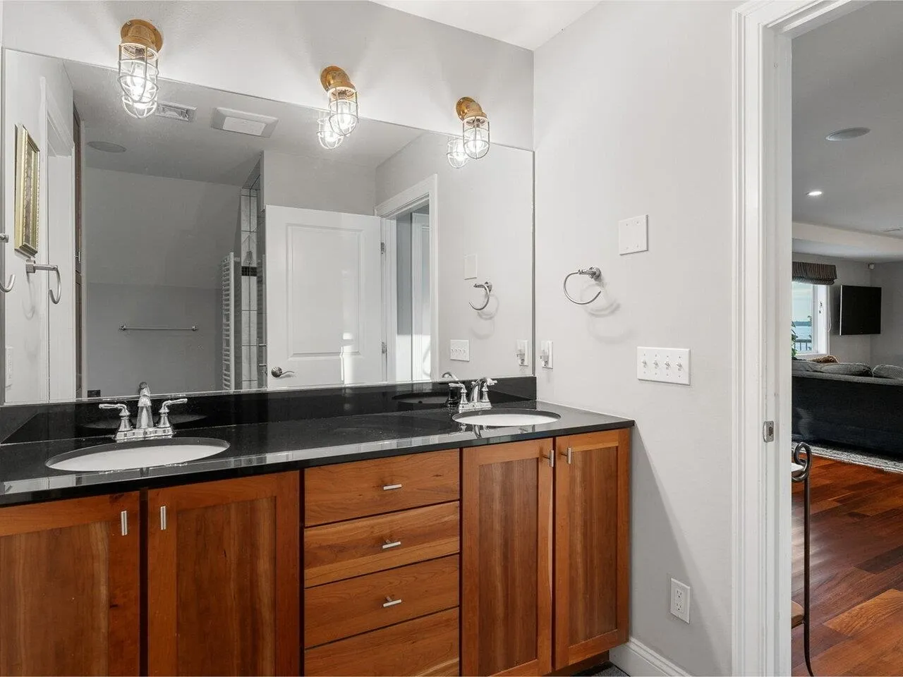 565-567 West Shore Road, South Hero, VT 05486, 4 Bedrooms Bedrooms, ,6 BathroomsBathrooms,Residential,For Sale,West Shore,5045475