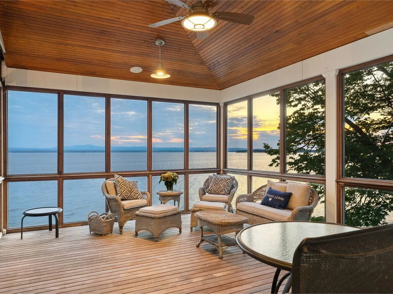 565-567 West Shore Road, South Hero, VT 05486, 4 Bedrooms Bedrooms, ,6 BathroomsBathrooms,Residential,For Sale,West Shore,5045475