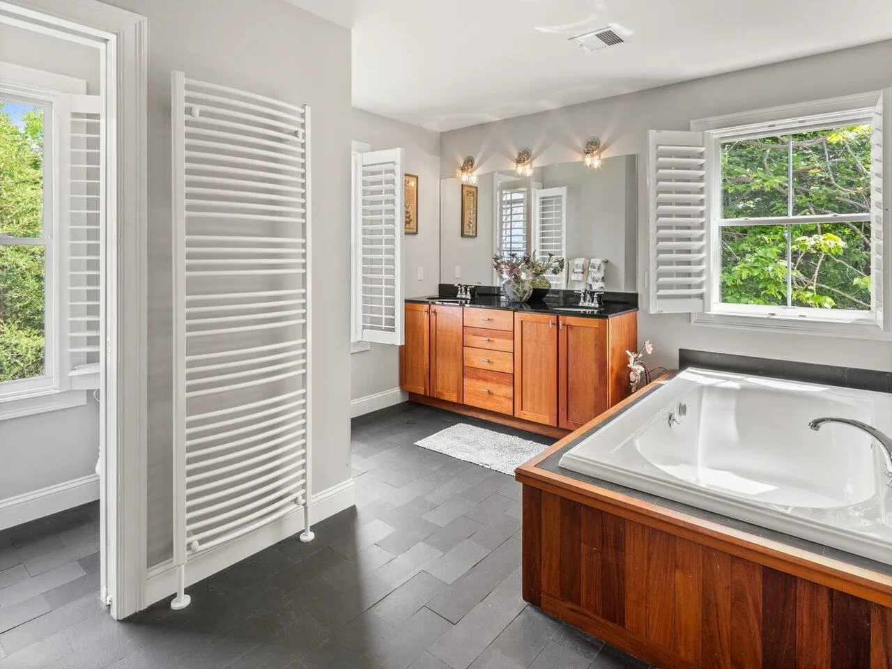565-567 West Shore Road, South Hero, VT 05486, 4 Bedrooms Bedrooms, ,6 BathroomsBathrooms,Residential,For Sale,West Shore,5045475