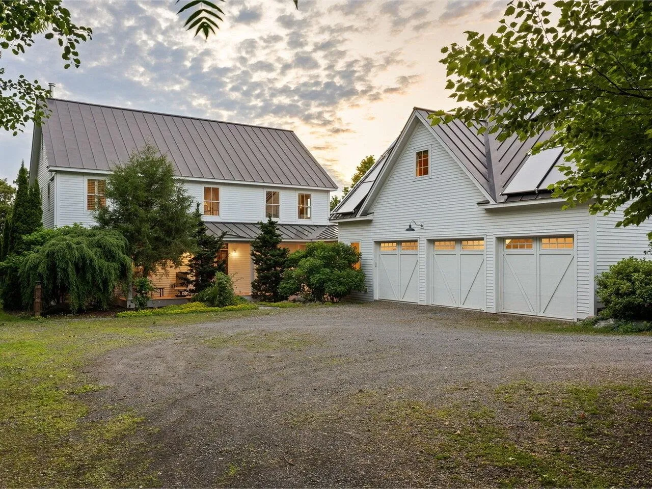 565-567 West Shore Road, South Hero, VT 05486, 4 Bedrooms Bedrooms, ,6 BathroomsBathrooms,Residential,For Sale,West Shore,5045475