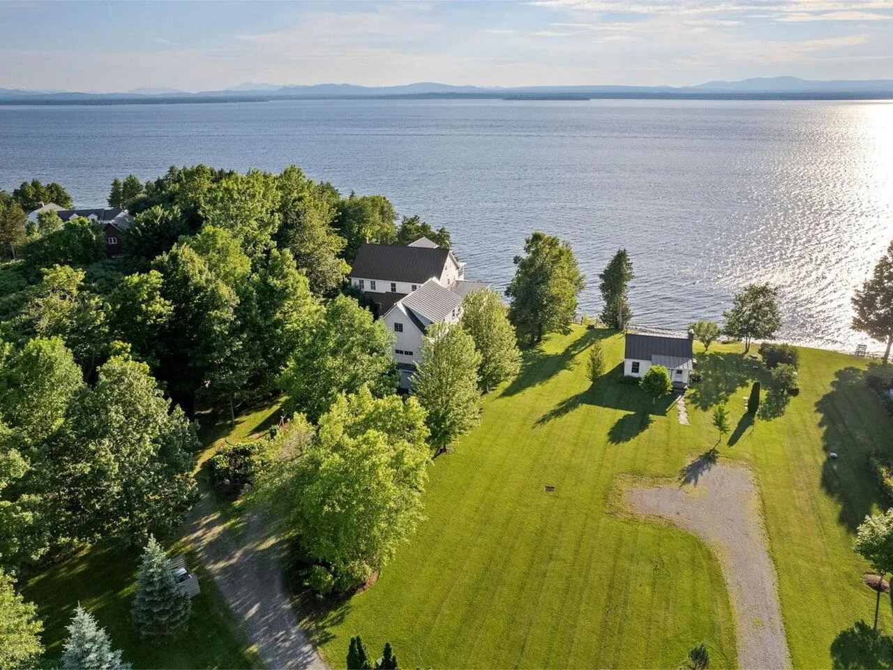 565-567 West Shore Road, South Hero, VT 05486, 4 Bedrooms Bedrooms, ,6 BathroomsBathrooms,Residential,For Sale,West Shore,5045475