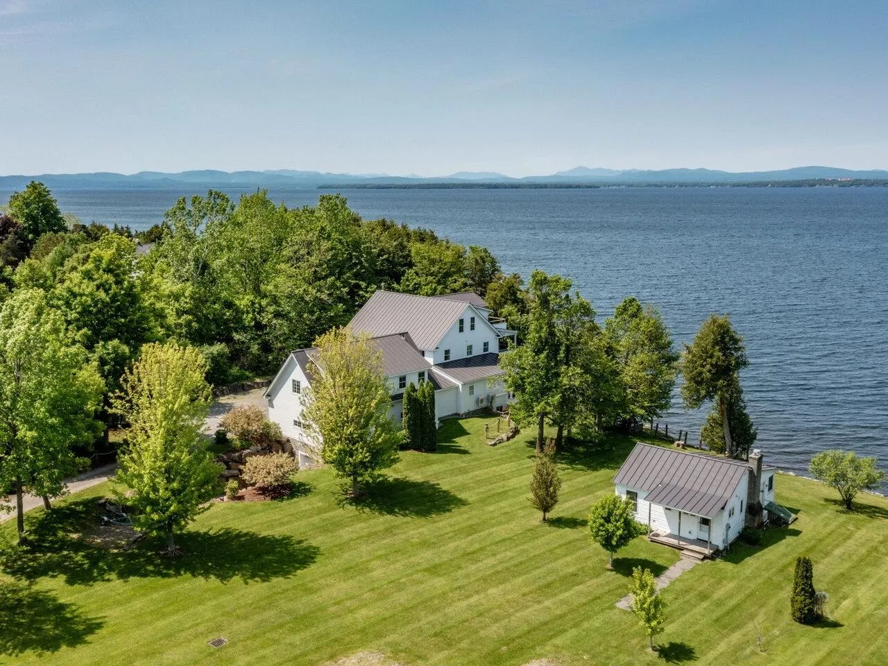 565-567 West Shore Road, South Hero, VT 05486, 4 Bedrooms Bedrooms, ,6 BathroomsBathrooms,Residential,For Sale,West Shore,5045475