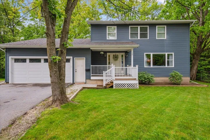 12 Briar Lane, Essex Junction, VT 05452, 3 Bedrooms Bedrooms, ,3 BathroomsBathrooms,Residential,For Sale,Briar,5045580