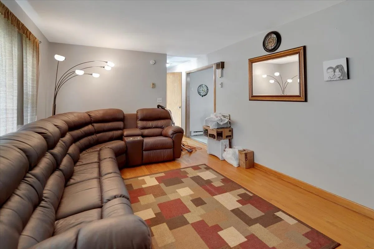783 Main Street, Colchester, VT 05446, 5 Bedrooms Bedrooms, ,2 BathroomsBathrooms,Residential,For Sale,Main,5045835