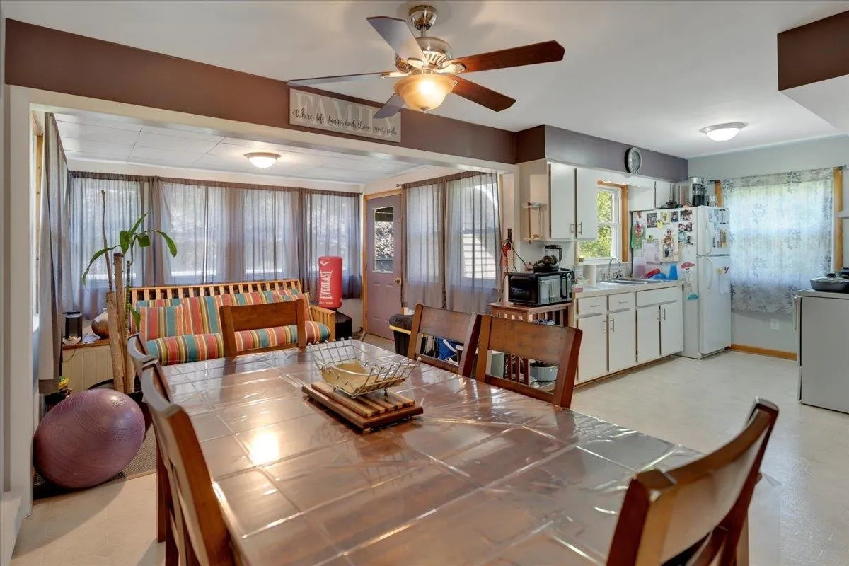 783 Main Street, Colchester, VT 05446, 5 Bedrooms Bedrooms, ,2 BathroomsBathrooms,Residential,For Sale,Main,5045835
