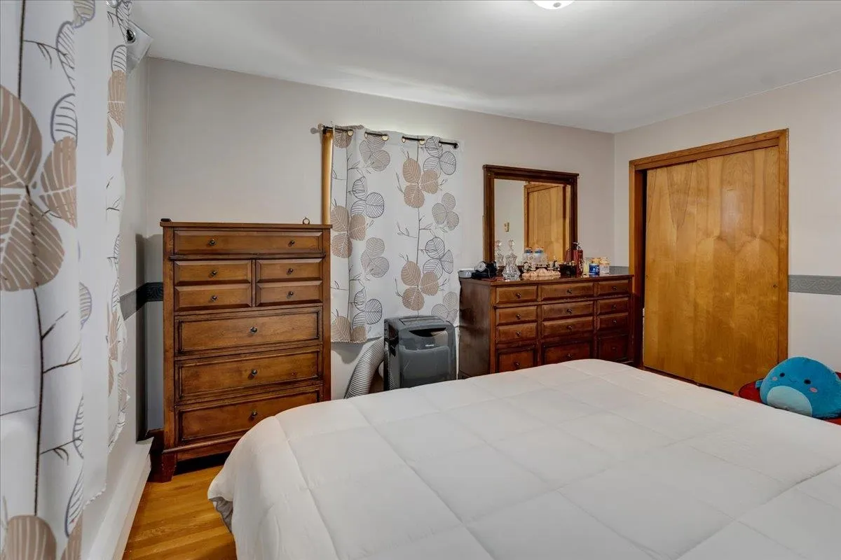 783 Main Street, Colchester, VT 05446, 5 Bedrooms Bedrooms, ,2 BathroomsBathrooms,Residential,For Sale,Main,5045835