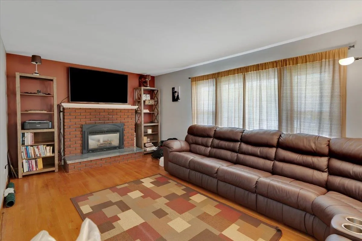 783 Main Street, Colchester, VT 05446, 5 Bedrooms Bedrooms, ,2 BathroomsBathrooms,Residential,For Sale,Main,5045835