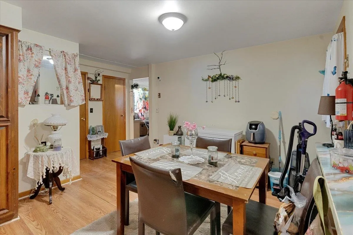 783 Main Street, Colchester, VT 05446, 5 Bedrooms Bedrooms, ,2 BathroomsBathrooms,Residential,For Sale,Main,5045835