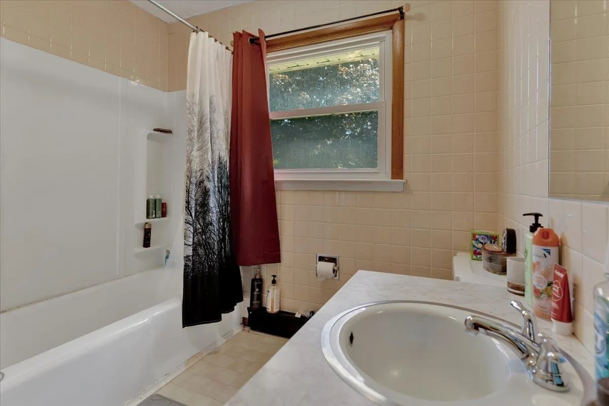 783 Main Street, Colchester, VT 05446, 5 Bedrooms Bedrooms, ,2 BathroomsBathrooms,Residential,For Sale,Main,5045835