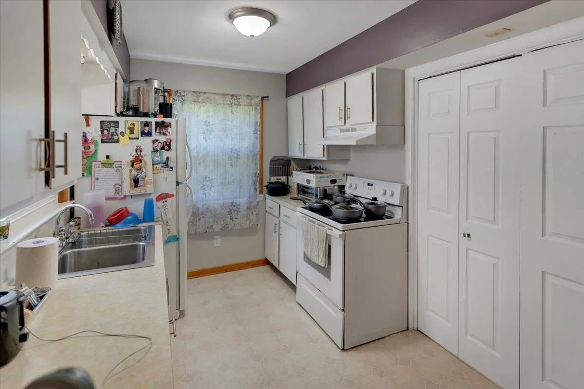 783 Main Street, Colchester, VT 05446, 5 Bedrooms Bedrooms, ,2 BathroomsBathrooms,Residential,For Sale,Main,5045835