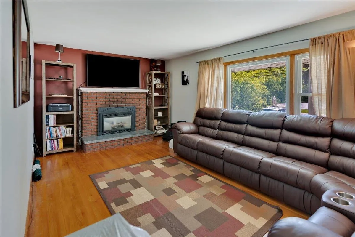 783 Main Street, Colchester, VT 05446, 5 Bedrooms Bedrooms, ,2 BathroomsBathrooms,Residential,For Sale,Main,5045835