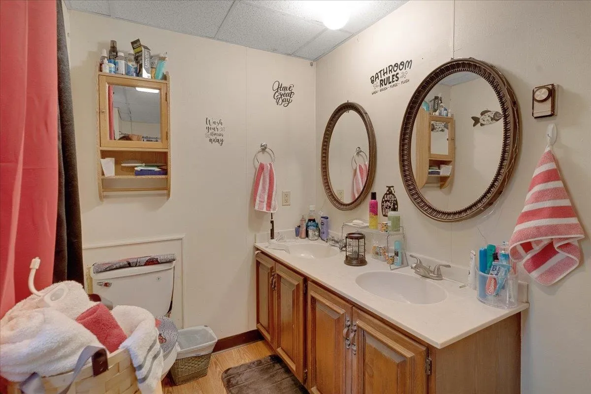 783 Main Street, Colchester, VT 05446, 5 Bedrooms Bedrooms, ,2 BathroomsBathrooms,Residential,For Sale,Main,5045835