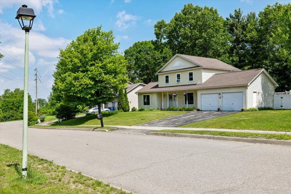 43 Ira Allen Court, Colchester, VT 05446, 3 Bedrooms Bedrooms, ,3 BathroomsBathrooms,Residential,For Sale,Ira Allen,5046168