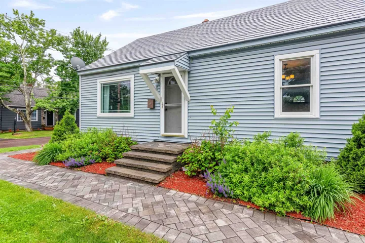 11 South Summit Street, Essex Junction, VT 05452, 3 Bedrooms Bedrooms, ,2 BathroomsBathrooms,Residential,For Sale,South Summit,5046329