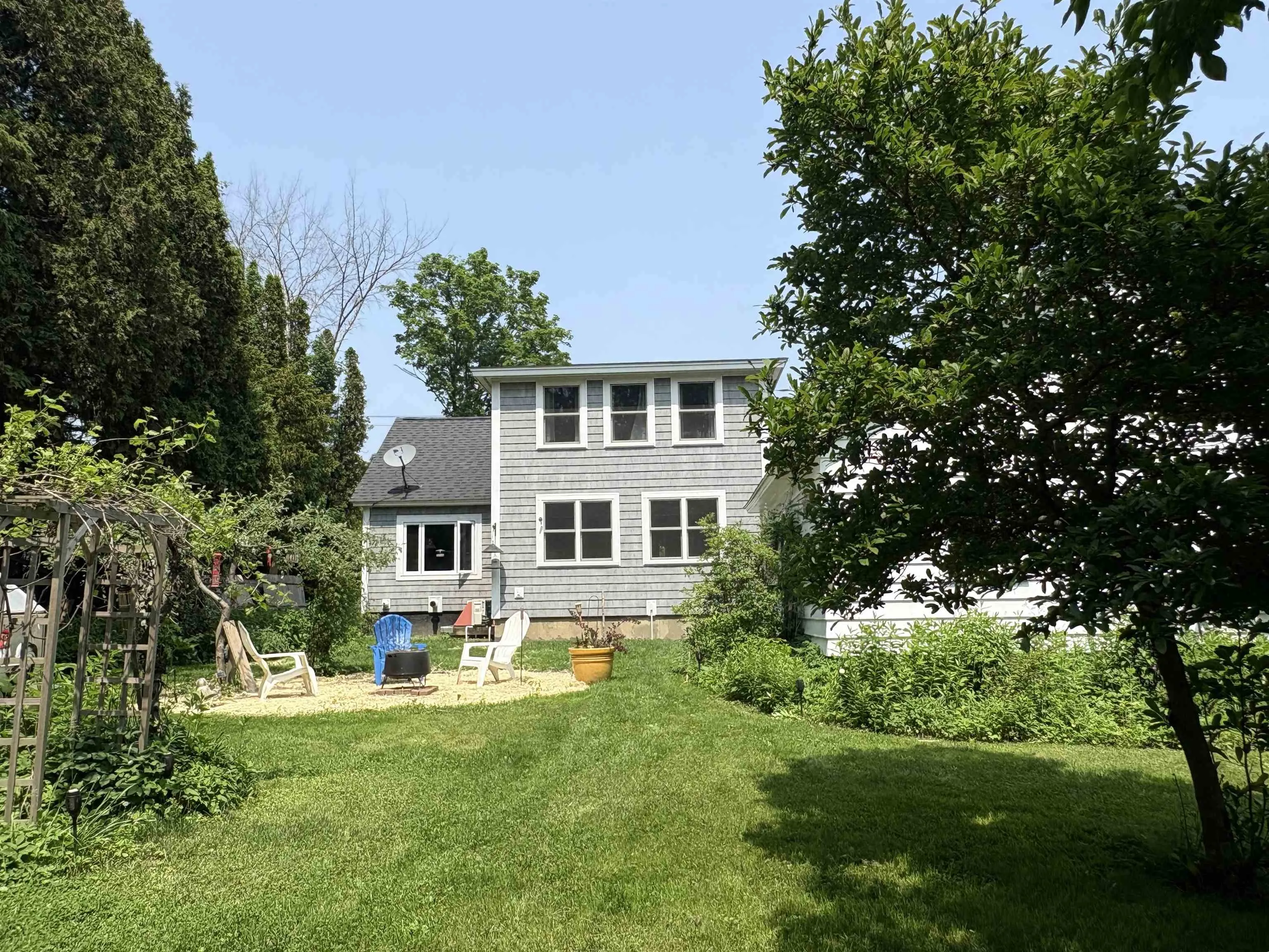 151 South Main Street, Waterbury, VT 05676, 2 Bedrooms Bedrooms, ,2 BathroomsBathrooms,Residential,For Sale,South Main,5046392