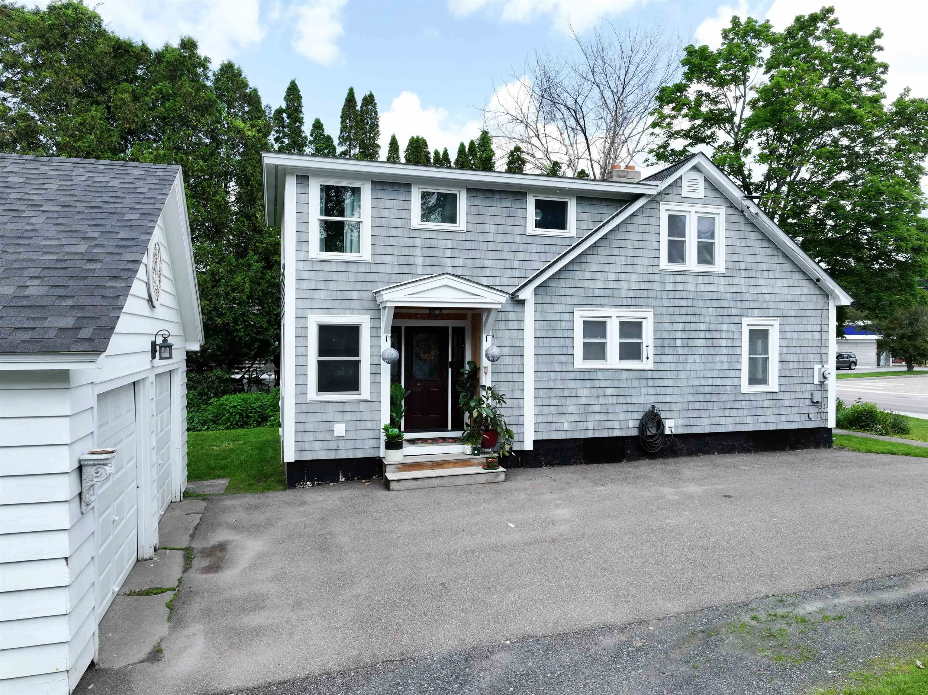 151 South Main Street, Waterbury, VT 05676, 2 Bedrooms Bedrooms, ,2 BathroomsBathrooms,Residential,For Sale,South Main,5046392