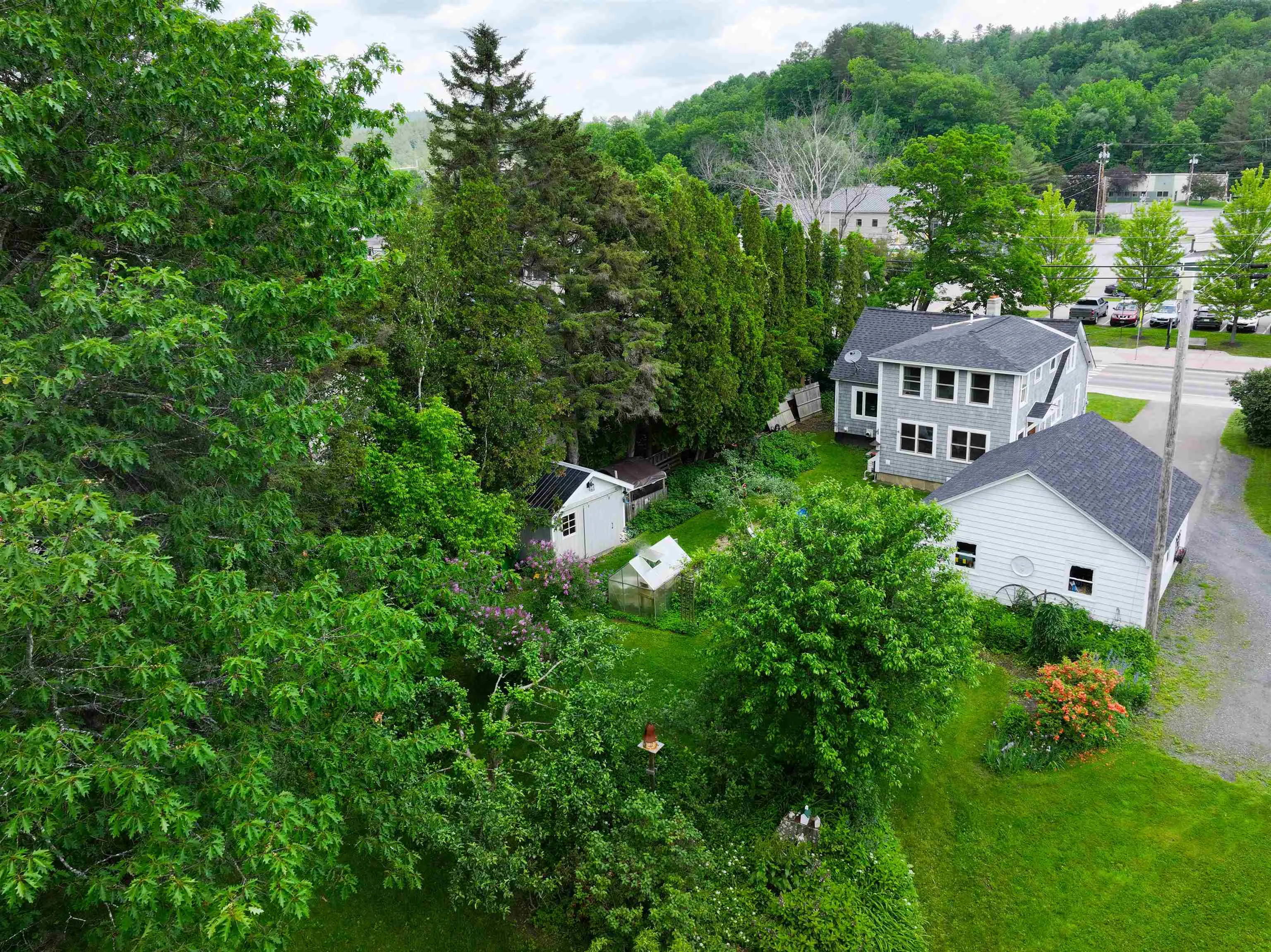 151 South Main Street, Waterbury, VT 05676, 2 Bedrooms Bedrooms, ,2 BathroomsBathrooms,Residential,For Sale,South Main,5046392