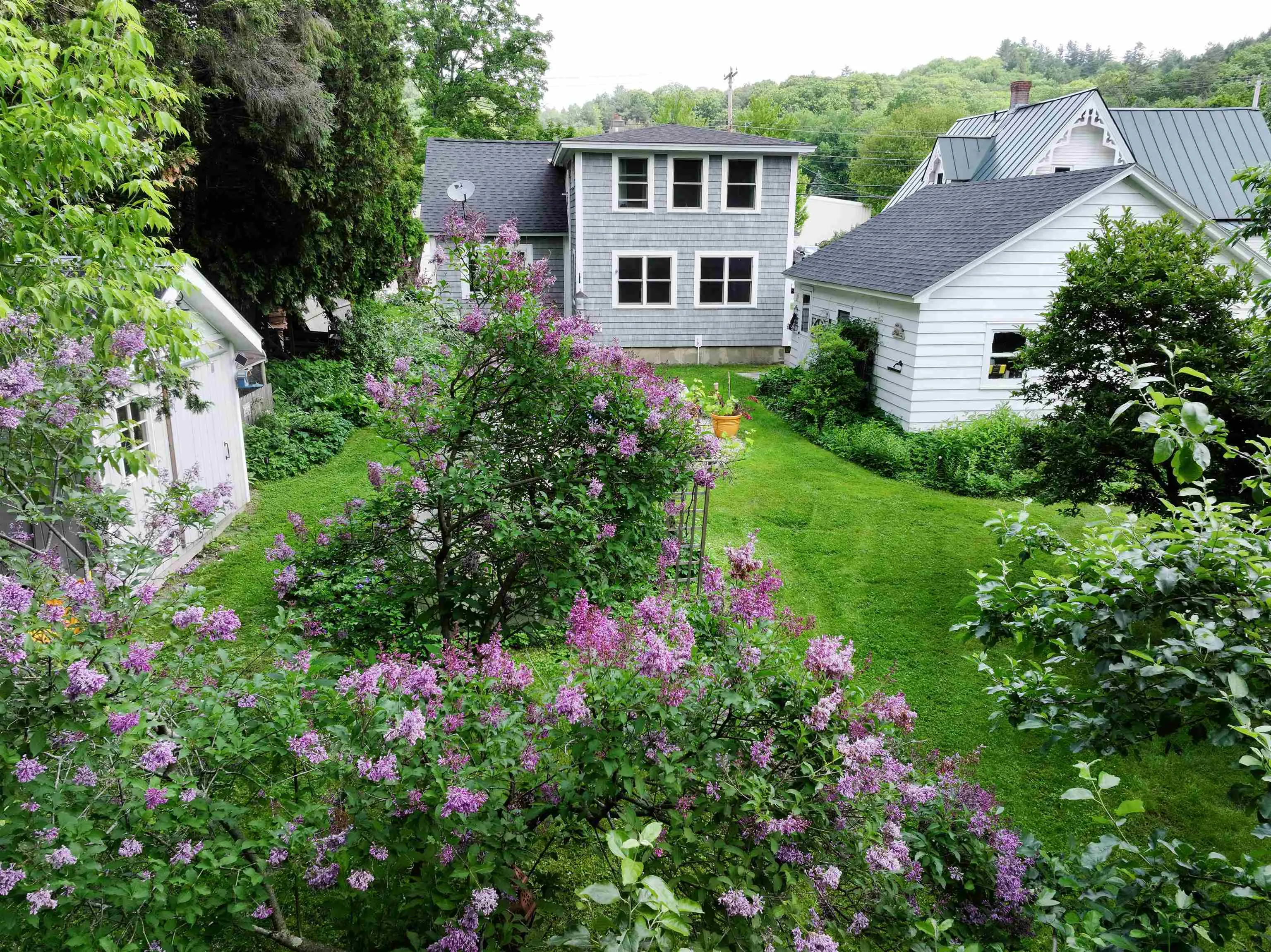 151 South Main Street, Waterbury, VT 05676, 2 Bedrooms Bedrooms, ,2 BathroomsBathrooms,Residential,For Sale,South Main,5046392