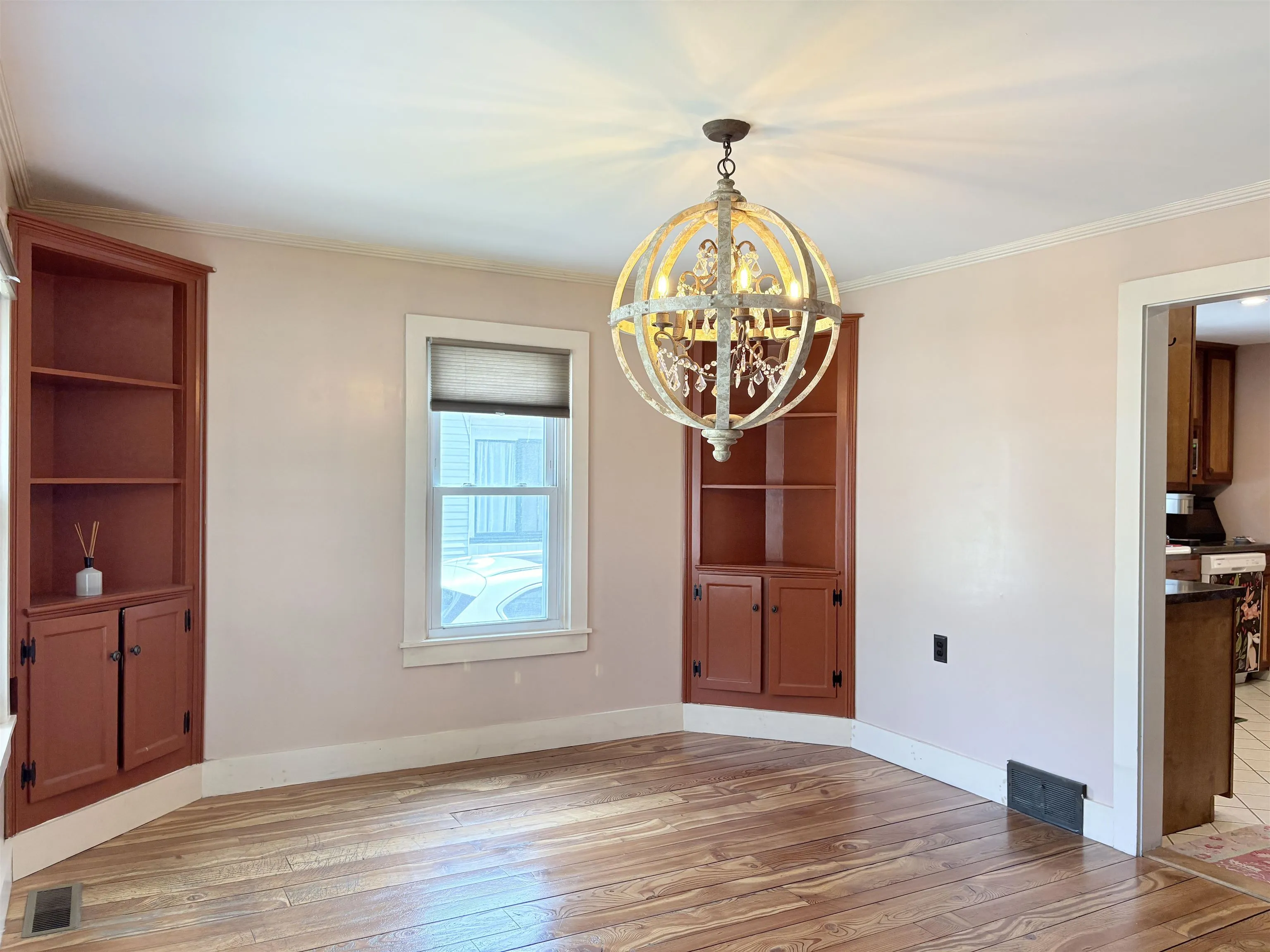 151 South Main Street, Waterbury, VT 05676, 2 Bedrooms Bedrooms, ,2 BathroomsBathrooms,Residential,For Sale,South Main,5046392