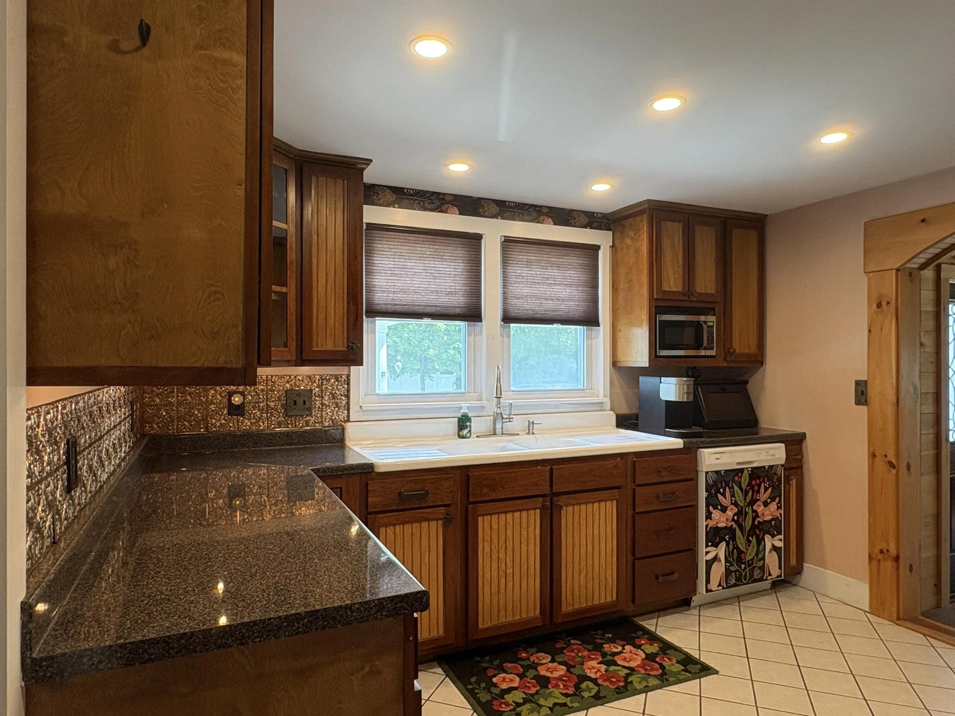 151 South Main Street, Waterbury, VT 05676, 2 Bedrooms Bedrooms, ,2 BathroomsBathrooms,Residential,For Sale,South Main,5046392
