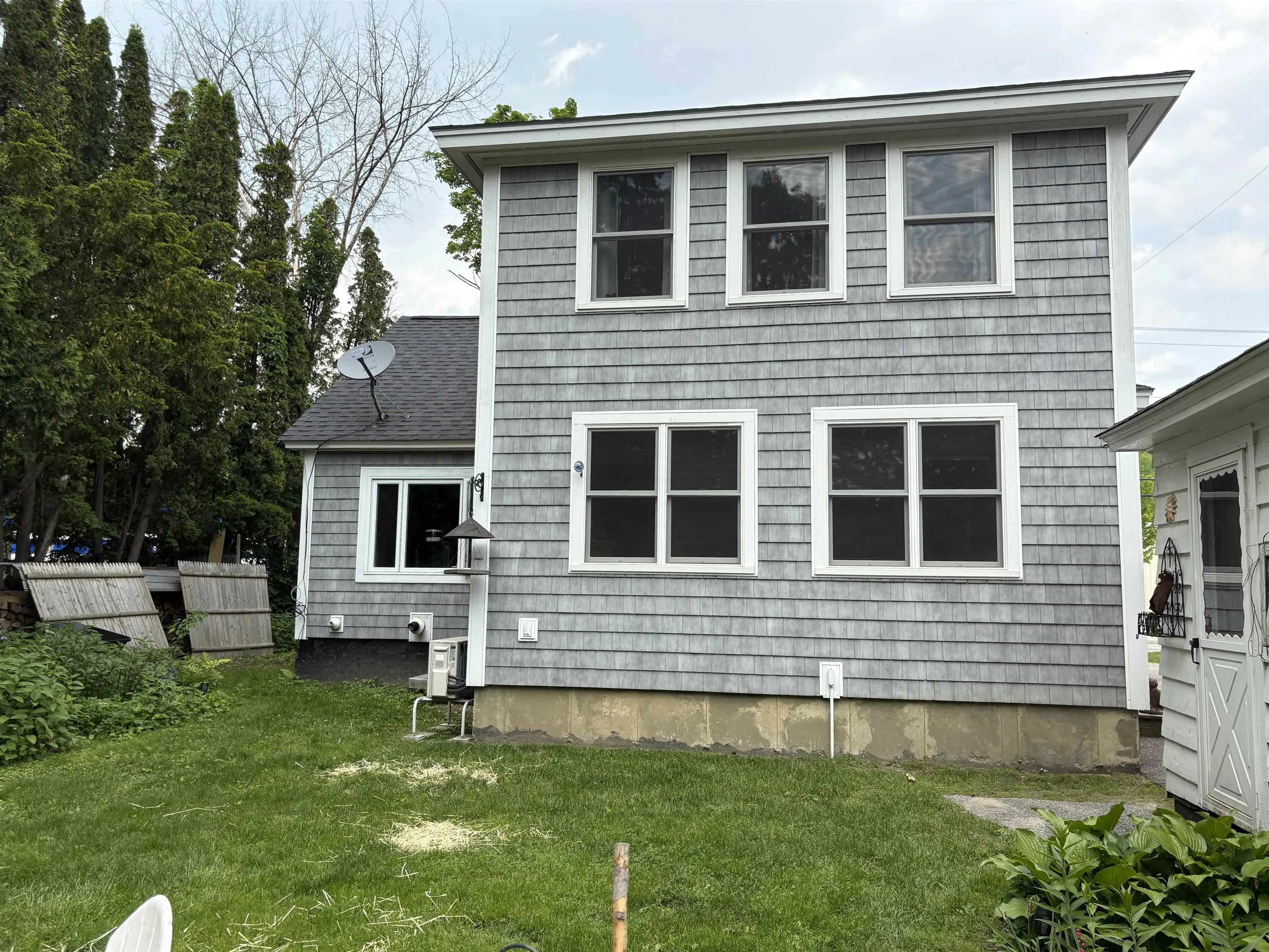 151 South Main Street, Waterbury, VT 05676, 2 Bedrooms Bedrooms, ,2 BathroomsBathrooms,Residential,For Sale,South Main,5046392