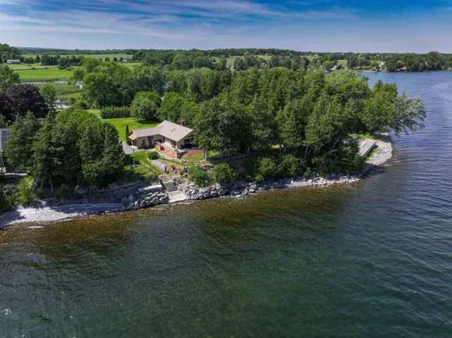 10 Cedar Point, Grand Isle, VT 05458, 2 Bedrooms Bedrooms, ,2 BathroomsBathrooms,Residential,For Sale,Cedar,5049884
