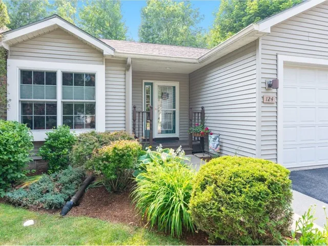 124 Honeysuckle Lane, Williston, VT 05495, 3 Bedrooms Bedrooms, ,3 BathroomsBathrooms,Residential,For Sale,Honeysuckle,5050426