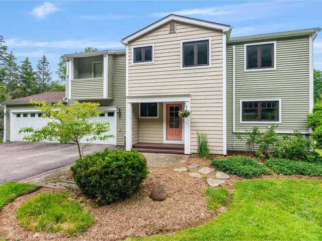 1439 East Hill Road, Williston, VT 05495, 3 Bedrooms Bedrooms, ,4 BathroomsBathrooms,Residential,For Sale,East Hill,5050579