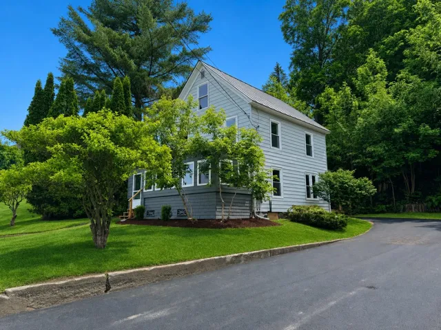 thumbnail 93b2c96ed0ad9e50efa9f2c36516f708
